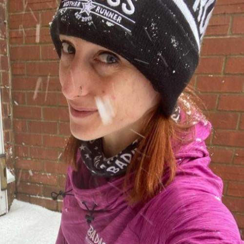 Tulen luoksesi mustassa silkkikimallissa joka